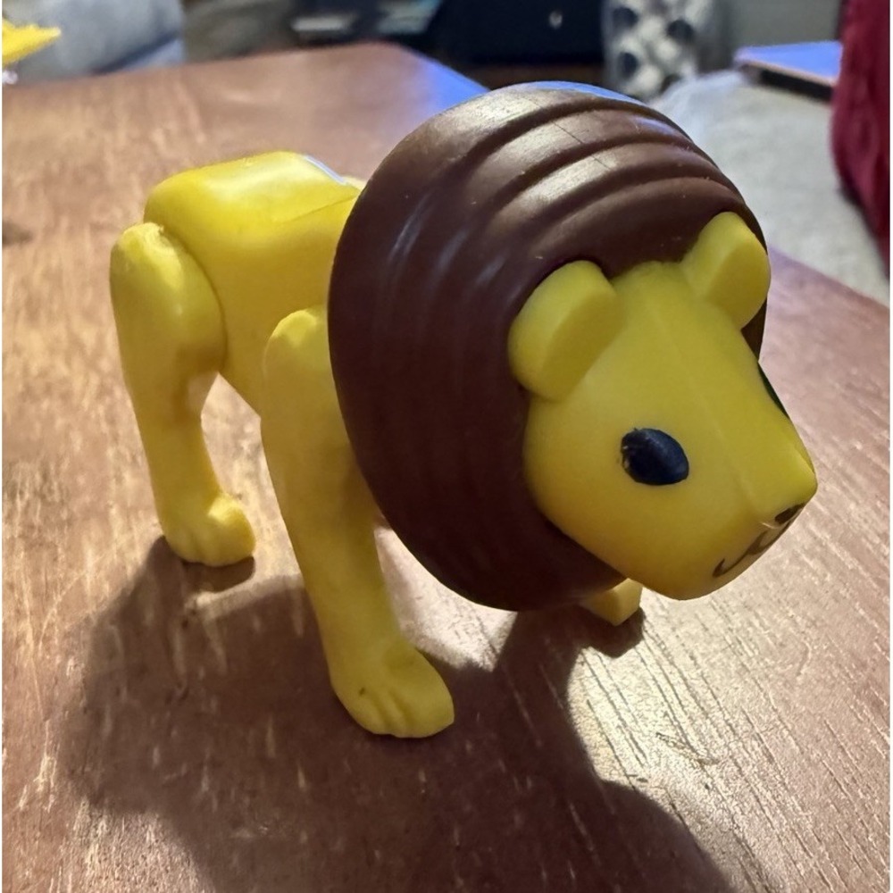 Vintage Fisher-Price Little People Lion Figure Preschool Toy